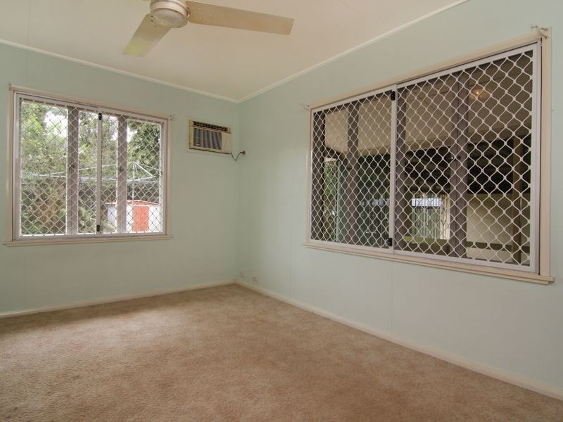 8 Duignan Street, Whitfield QLD 4870