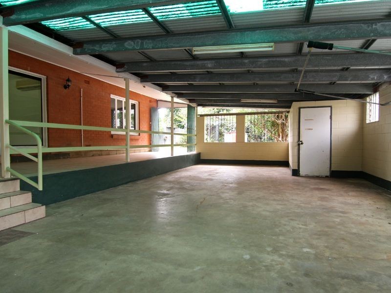 8 Duignan Street, Whitfield QLD 4870