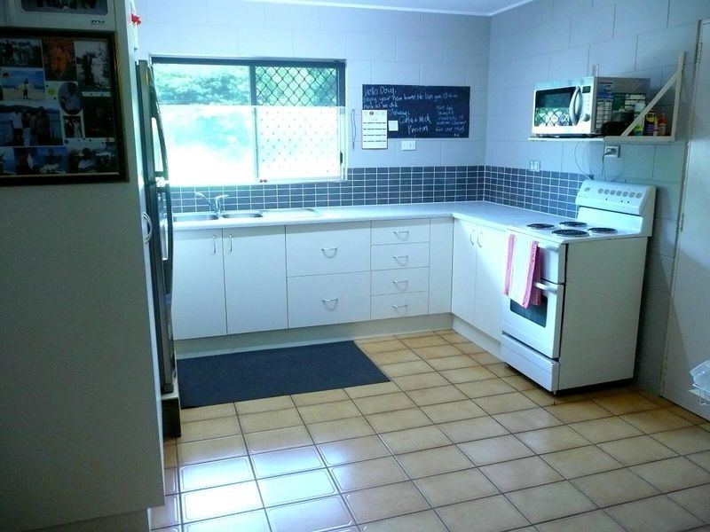 10 Walnut Close, Manoora QLD 4870