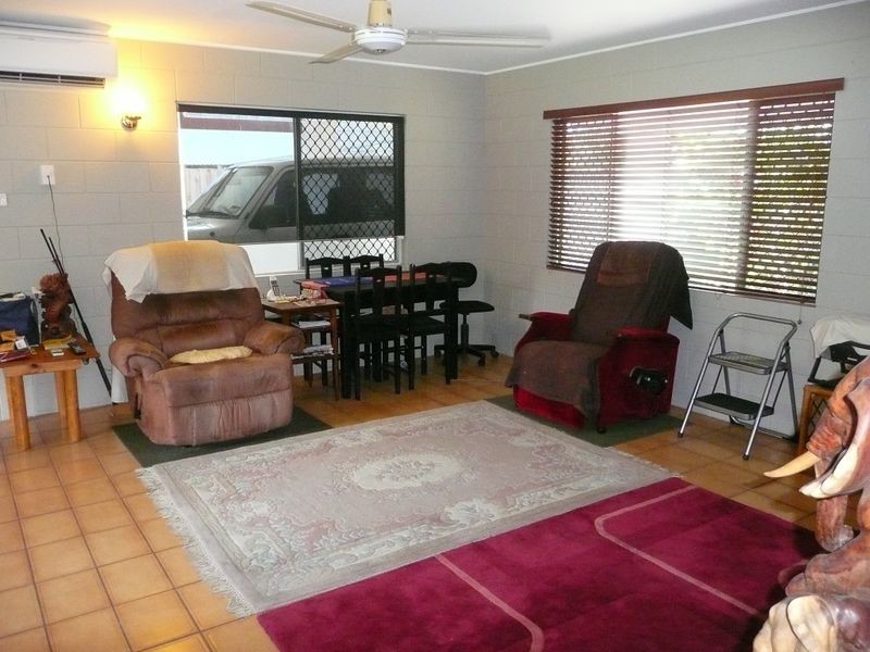 10 Walnut Close, Manoora QLD 4870