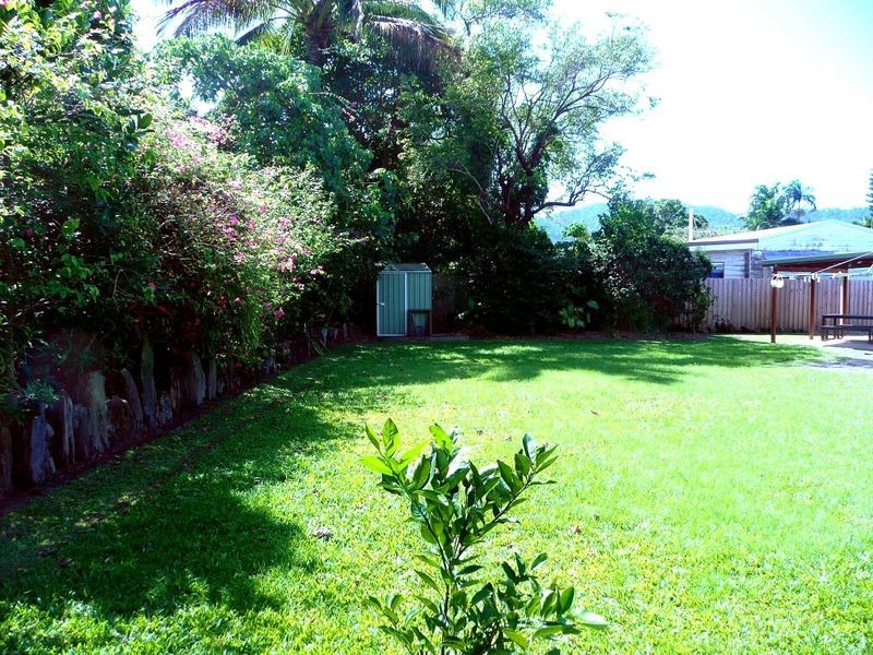 10 Walnut Close, Manoora QLD 4870