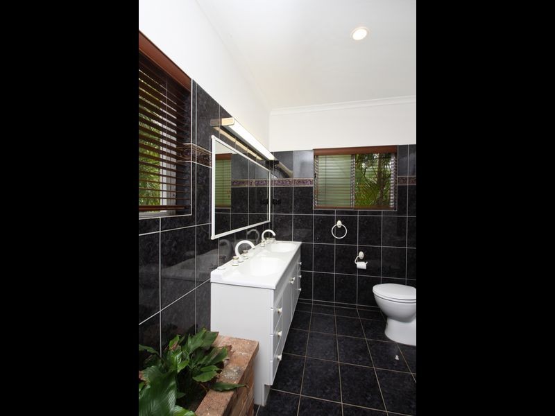 1 Panoramic Place, Whitfield QLD 4870