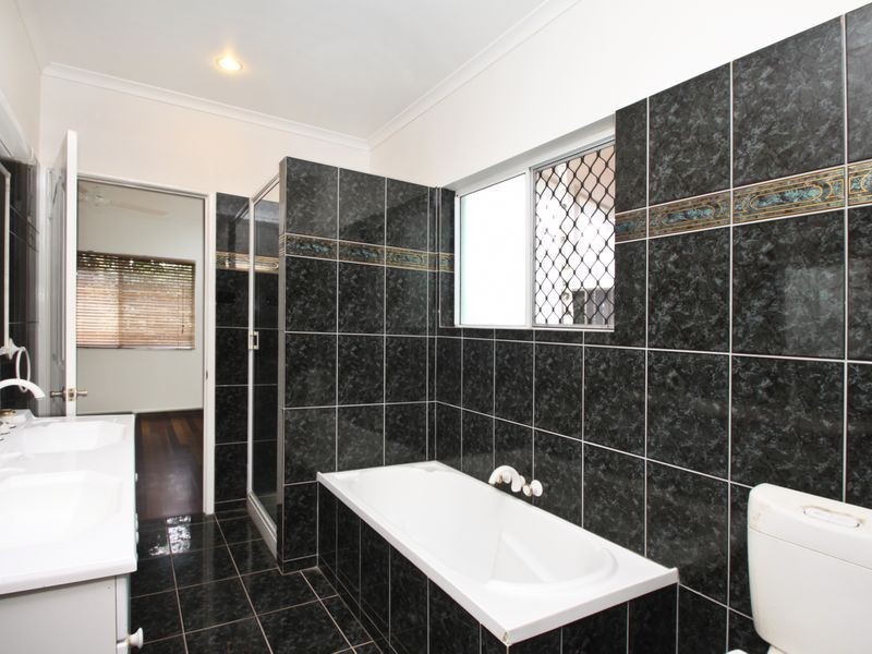 1 Panoramic Place, Whitfield QLD 4870