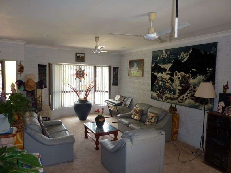 4 Harrison Close, Kanimbla QLD 4870