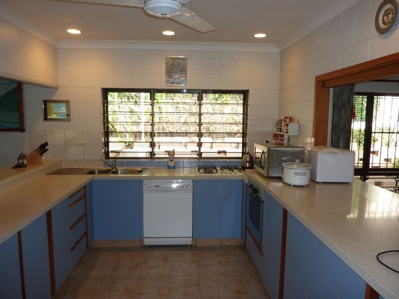 4 Harrison Close, Kanimbla QLD 4870