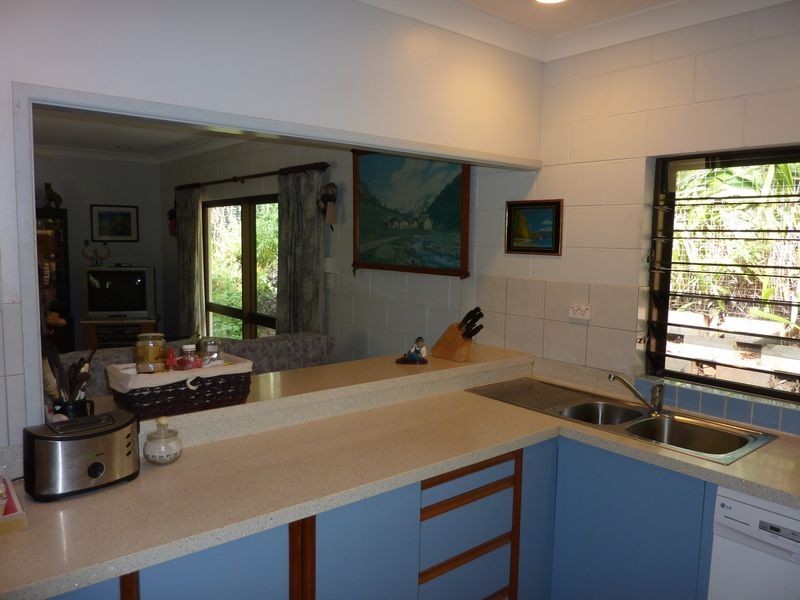 4 Harrison Close, Kanimbla QLD 4870