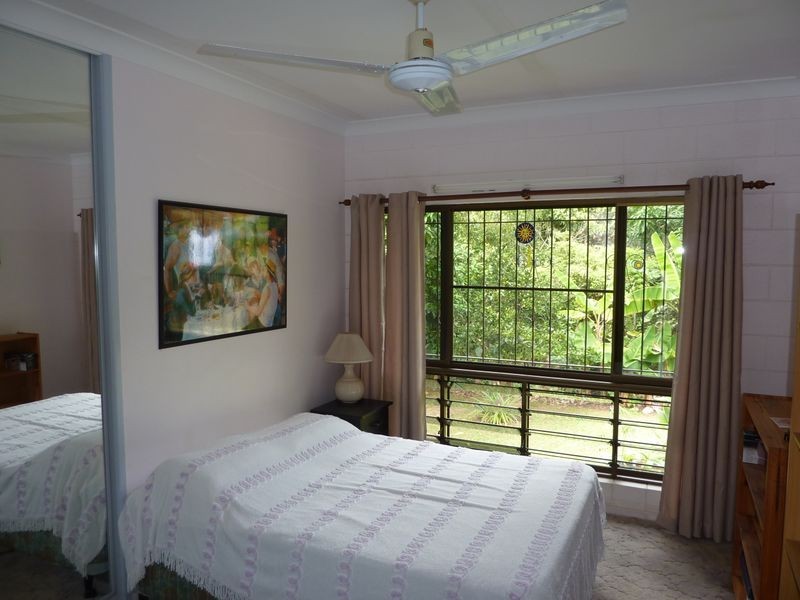 4 Harrison Close, Kanimbla QLD 4870
