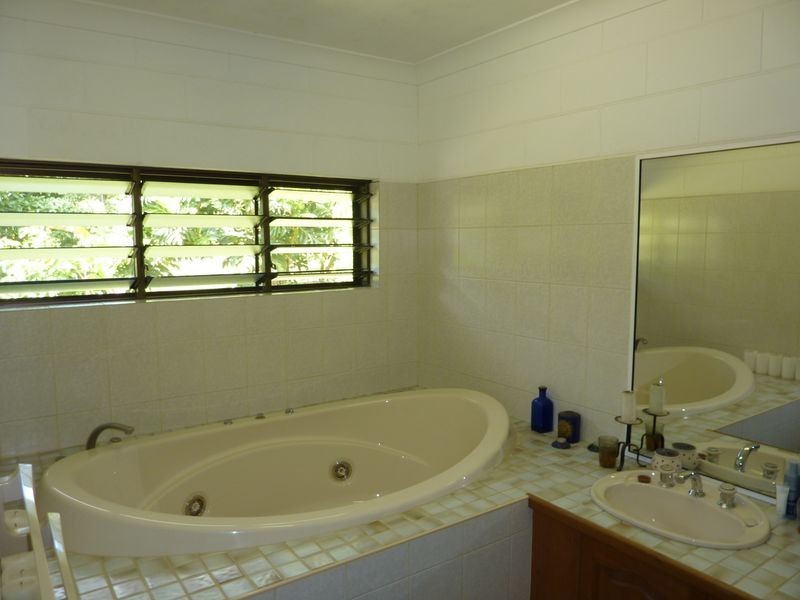 4 Harrison Close, Kanimbla QLD 4870