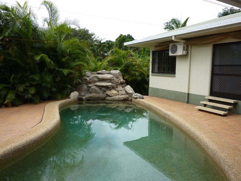 4 Harrison Close, Kanimbla QLD 4870