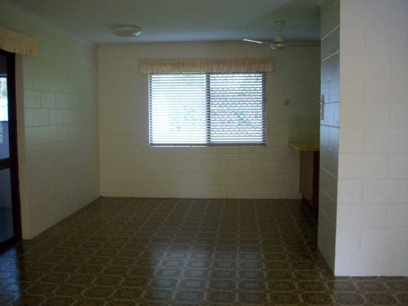 85 Carnation Drive, Mooroobool QLD 4870