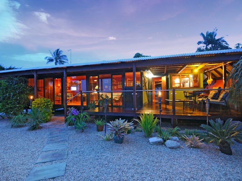 113 O’Shea Esplanade, Machans Beach QLD 4878