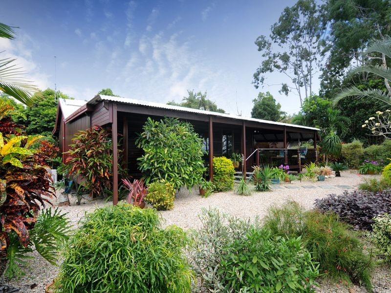 113 O’Shea Esplanade, Machans Beach QLD 4878