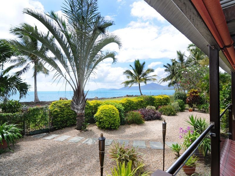 113 O’Shea Esplanade, Machans Beach QLD 4878