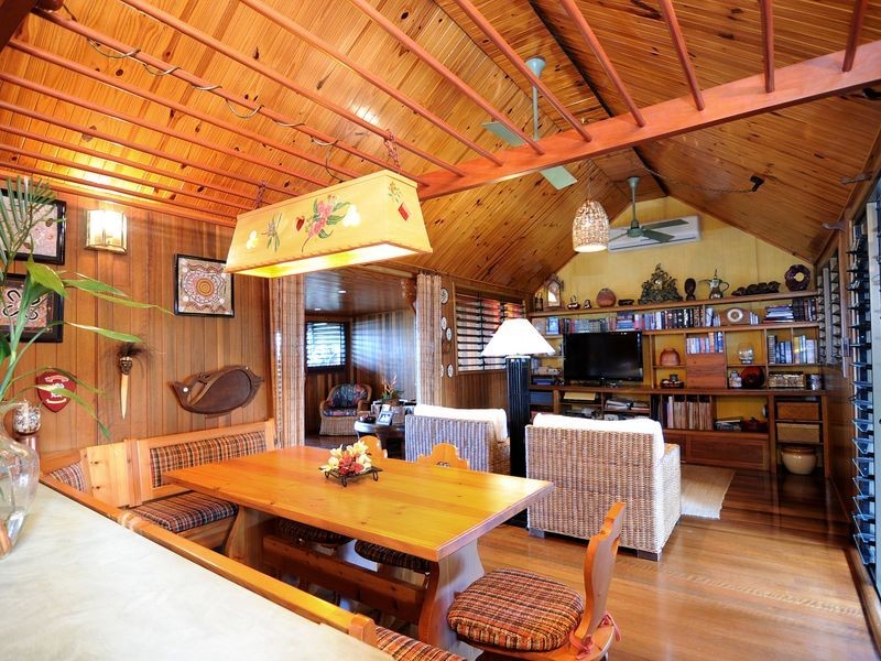 113 O’Shea Esplanade, Machans Beach QLD 4878