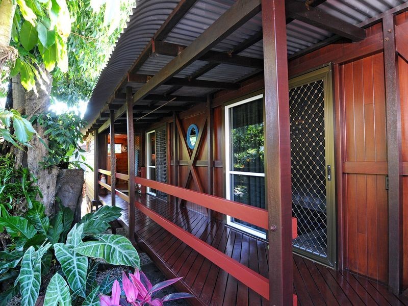 113 O’Shea Esplanade, Machans Beach QLD 4878