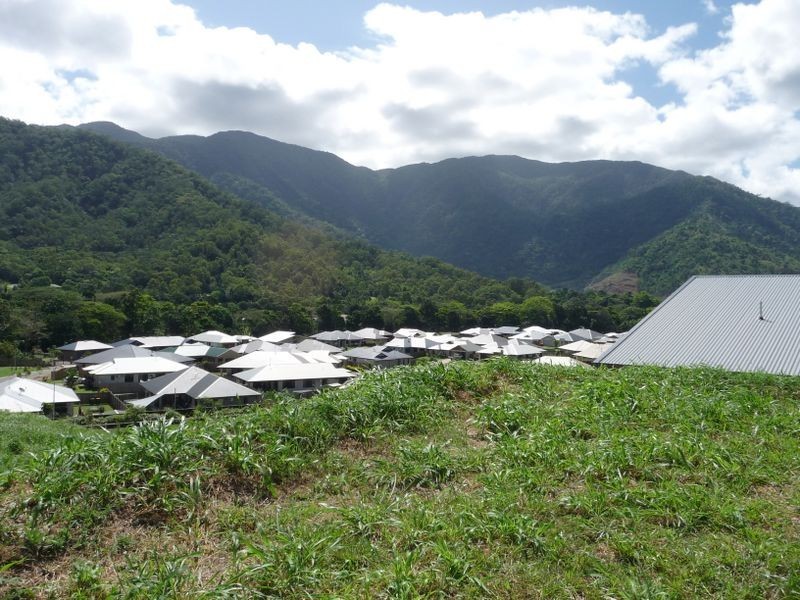 4 Queely Close, Redlynch QLD 4870