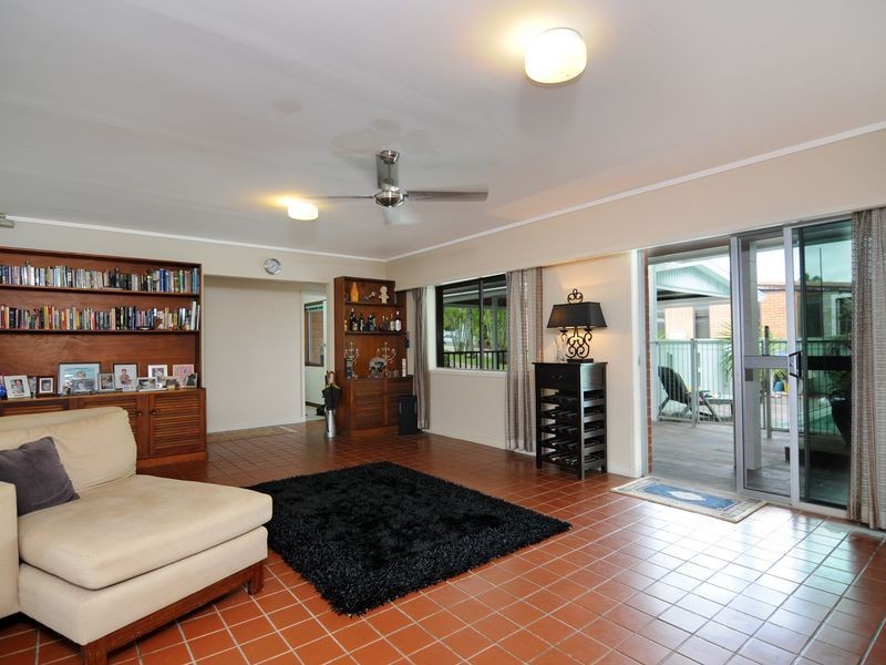 53 Hillview Crescent, Whitfield QLD 4870