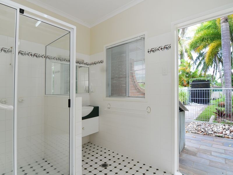 53 Hillview Crescent, Whitfield QLD 4870