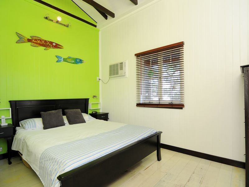 6 Shearer Avenue, Manunda QLD 4870