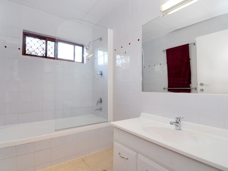 6 Shearer Avenue, Manunda QLD 4870
