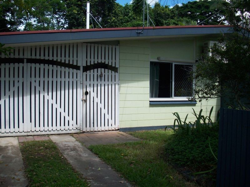 2/107 Upper Richardson Street, Whitfield QLD 4870