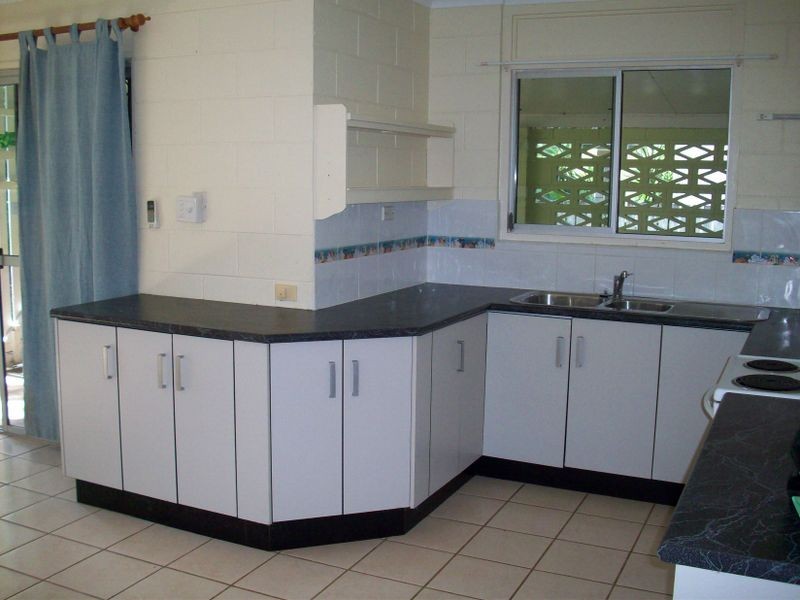 2/107 Upper Richardson Street, Whitfield QLD 4870