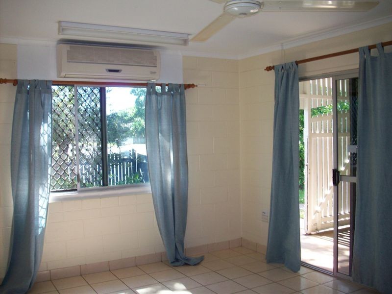 2/107 Upper Richardson Street, Whitfield QLD 4870