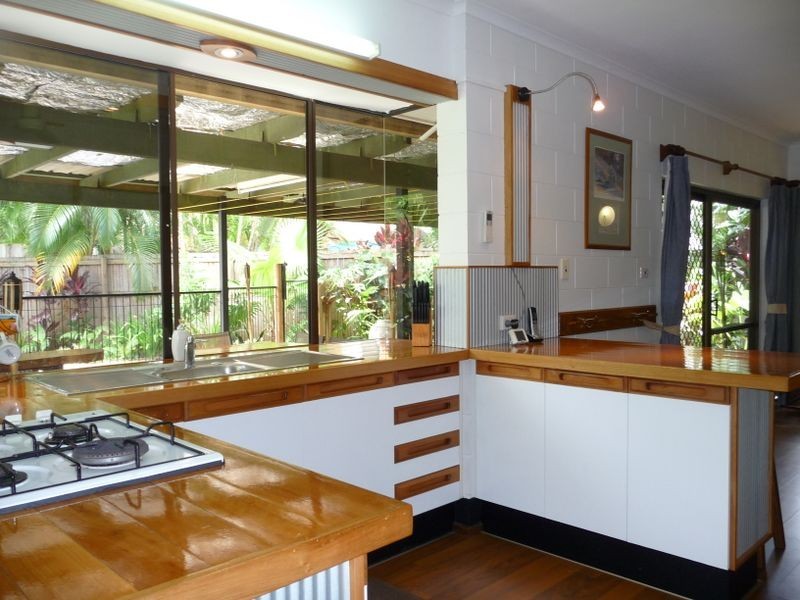 25 Meston Crescent, Brinsmead QLD 4870