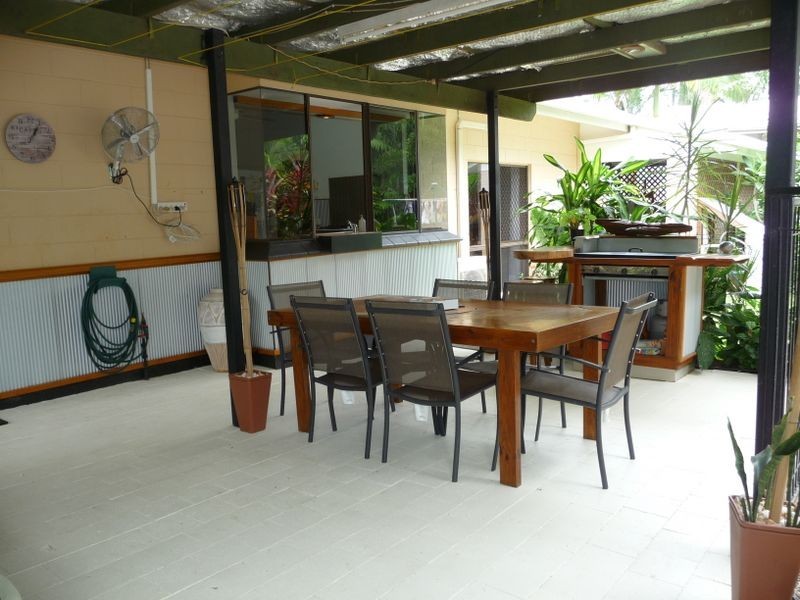 25 Meston Crescent, Brinsmead QLD 4870