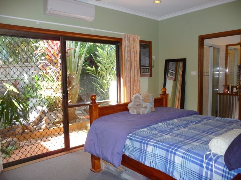 25 Meston Crescent, Brinsmead QLD 4870