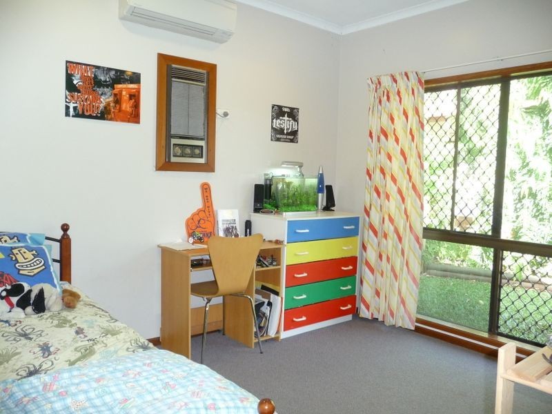 25 Meston Crescent, Brinsmead QLD 4870