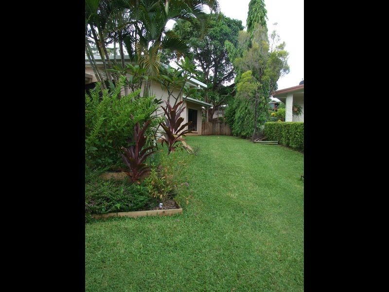 25 Meston Crescent, Brinsmead QLD 4870