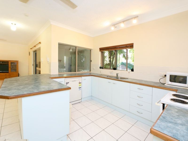 9/82 Old Smithfield Road, Freshwater QLD 4870