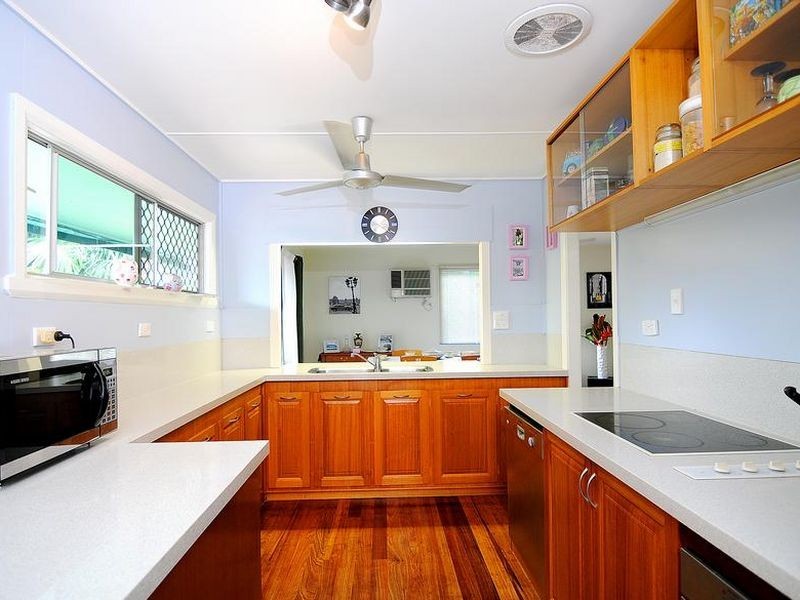 30 Hillview Crescent, Whitfield QLD 4870