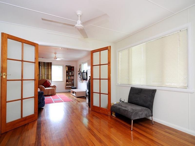 30 Hillview Crescent, Whitfield QLD 4870