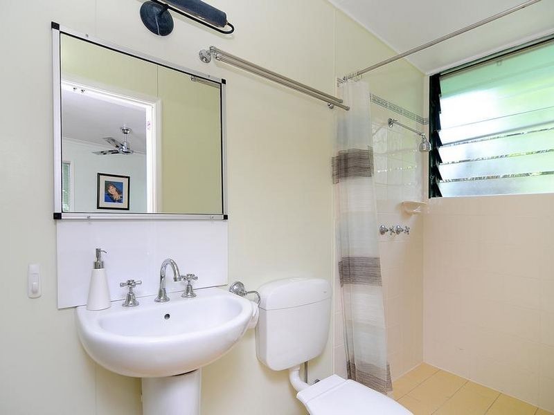 30 Hillview Crescent, Whitfield QLD 4870