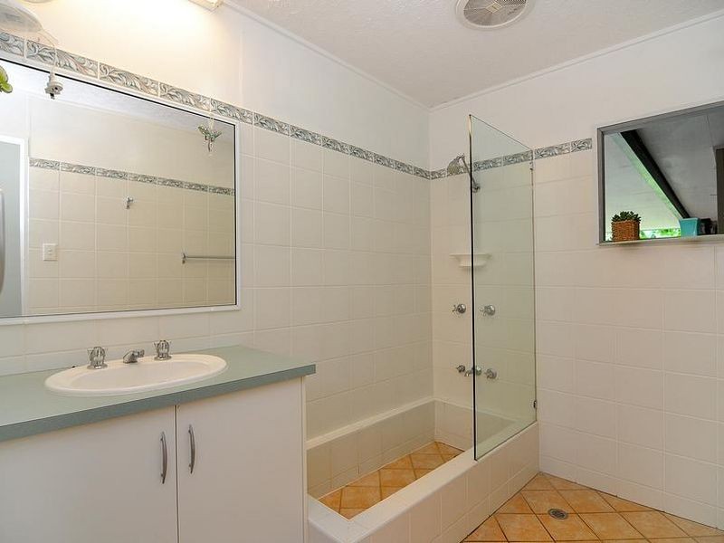 30 Hillview Crescent, Whitfield QLD 4870