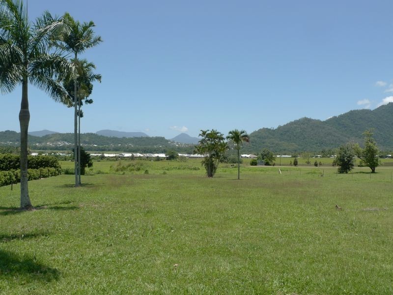 74 Harvey Road, Redlynch QLD 4870