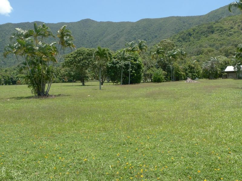 74 Harvey Road, Redlynch QLD 4870