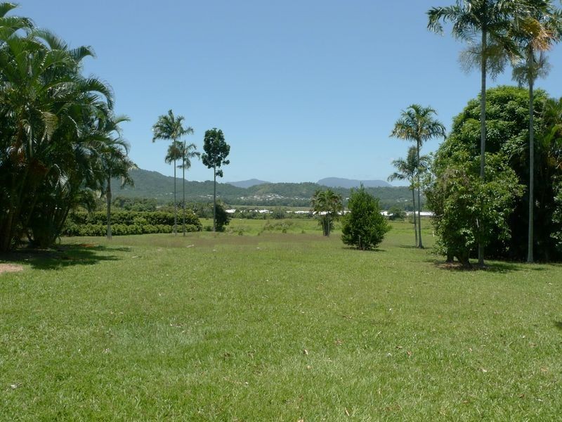 74 Harvey Road, Redlynch QLD 4870