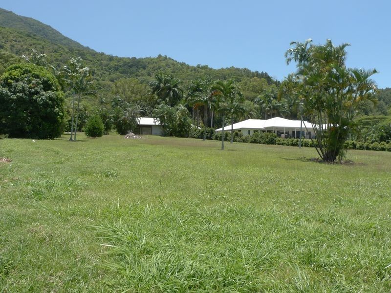 74 Harvey Road, Redlynch QLD 4870