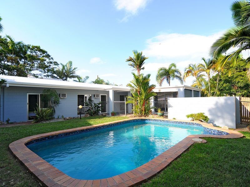 7 Fuscia Court, Mooroobool QLD 4870