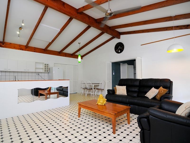 7 Fuscia Court, Mooroobool QLD 4870