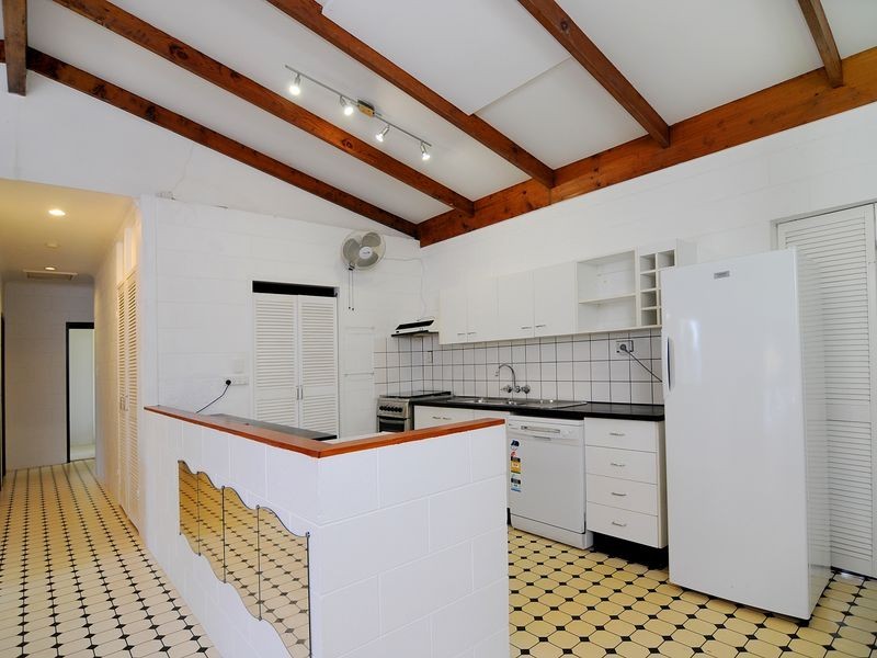 7 Fuscia Court, Mooroobool QLD 4870