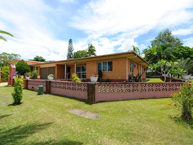 7 Carnation Drive, Mooroobool QLD 4870