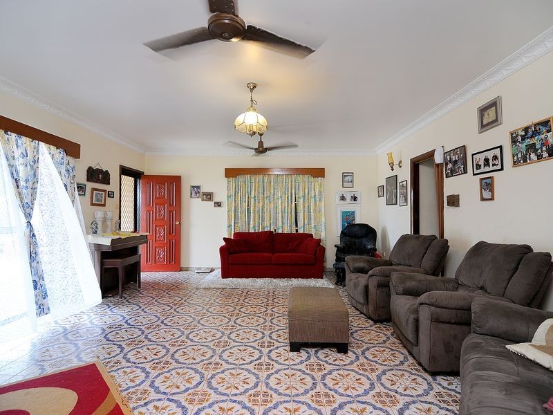 7 Carnation Drive, Mooroobool QLD 4870