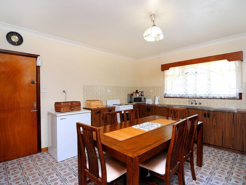 7 Carnation Drive, Mooroobool QLD 4870