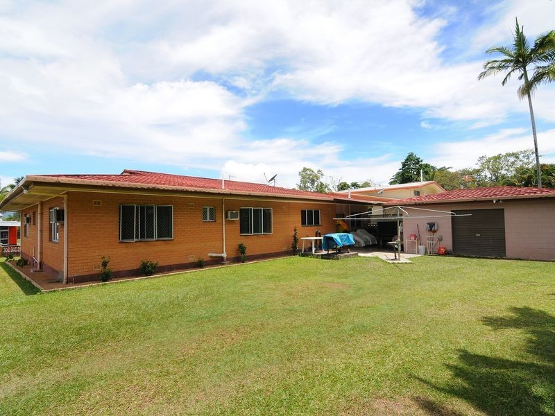 7 Carnation Drive, Mooroobool QLD 4870