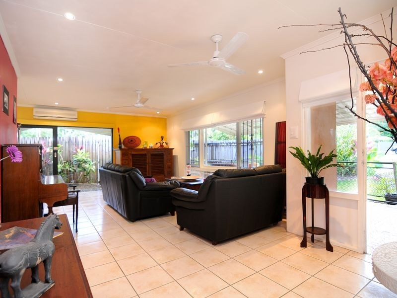 1 Byrnes Close, Whitfield QLD 4870