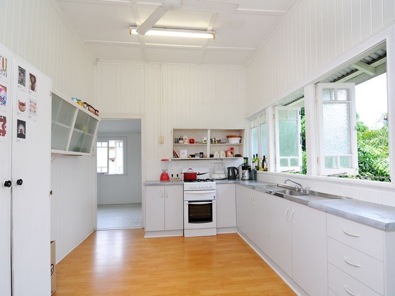 283 Pease Street, Edge Hill QLD 4870